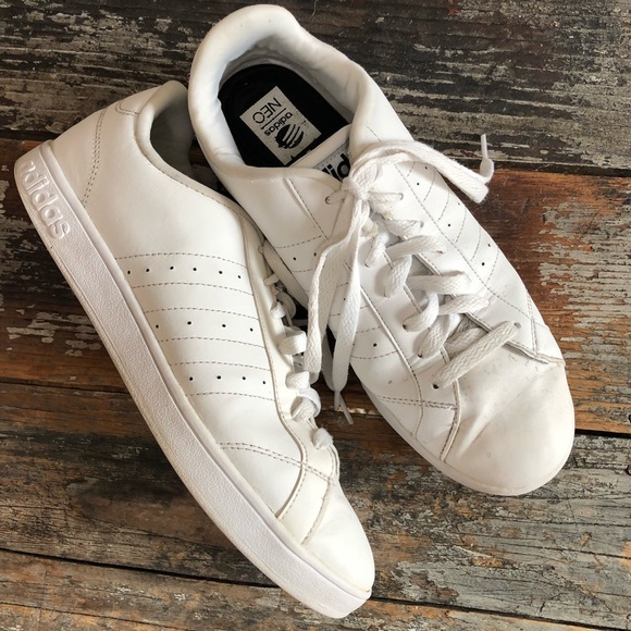 Le adidas donne tutte scarpe bianche 85 poshmark Le adidas donne tutte scarpe bianche 85 poshmark